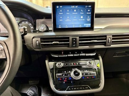 Used 2022 Lincoln Corsair AWD w/ Equipment Group 101A image 4