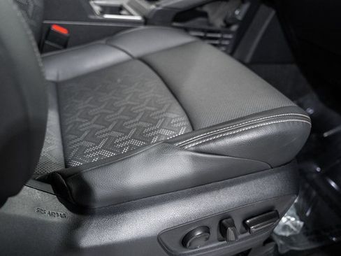 Used 2024 Toyota Tacoma Limited w/ Limited Package (LT) image 39