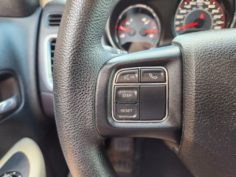 Used 2014 Dodge Avenger SE FWD image 26