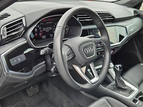 Used 2025 Audi Q3 2.0T Premium image 8