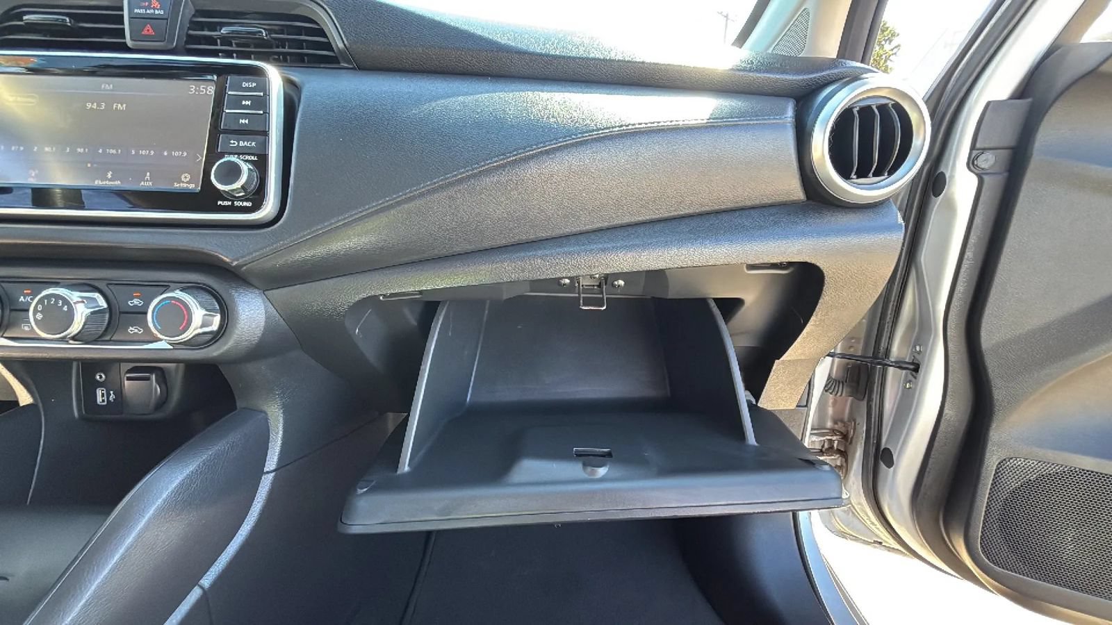 Used 2025 Nissan Versa S FWD image 11