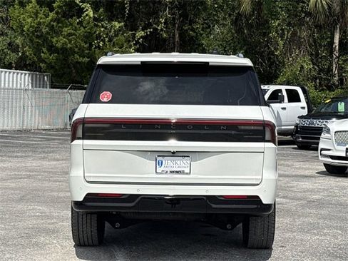 New 2025 Lincoln Navigator Reserve image 6
