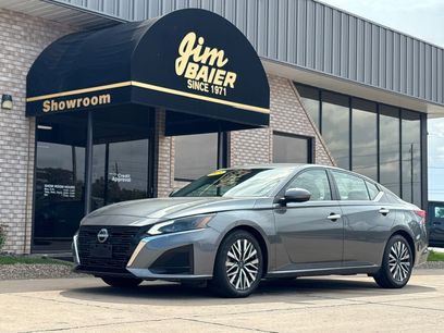 Used 2023 Nissan Altima 2.5 SV