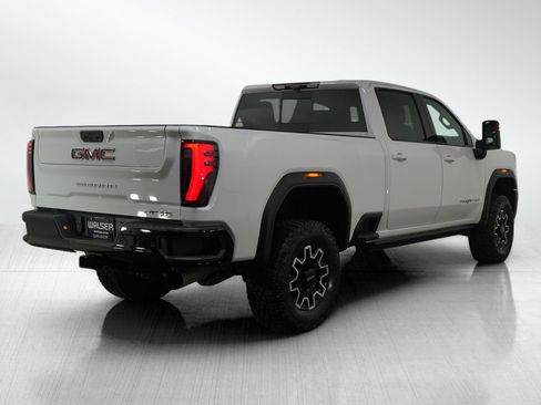 Used 2025 GMC Sierra 2500 AT4X image 5