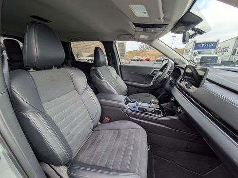 Used 2025 Mitsubishi Outlander SE image 30