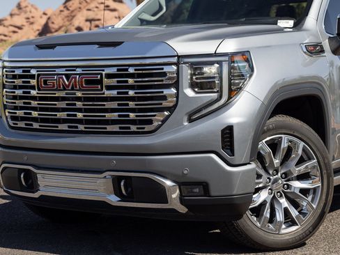 Used 2024 GMC Sierra 1500 Denali w/ Denali Reserve Package AWD/4WD image 8