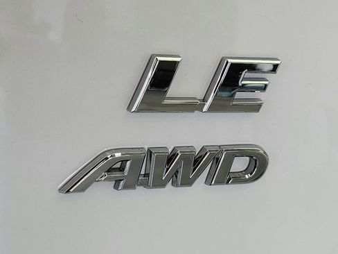 Used 2018 Toyota RAV4 LE w/ All Weather Liner Package image 31