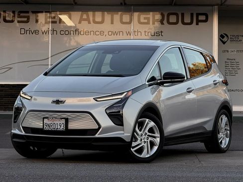 Used 2023 Chevrolet Bolt LT w/ Driver Confidence Package FWD image 2