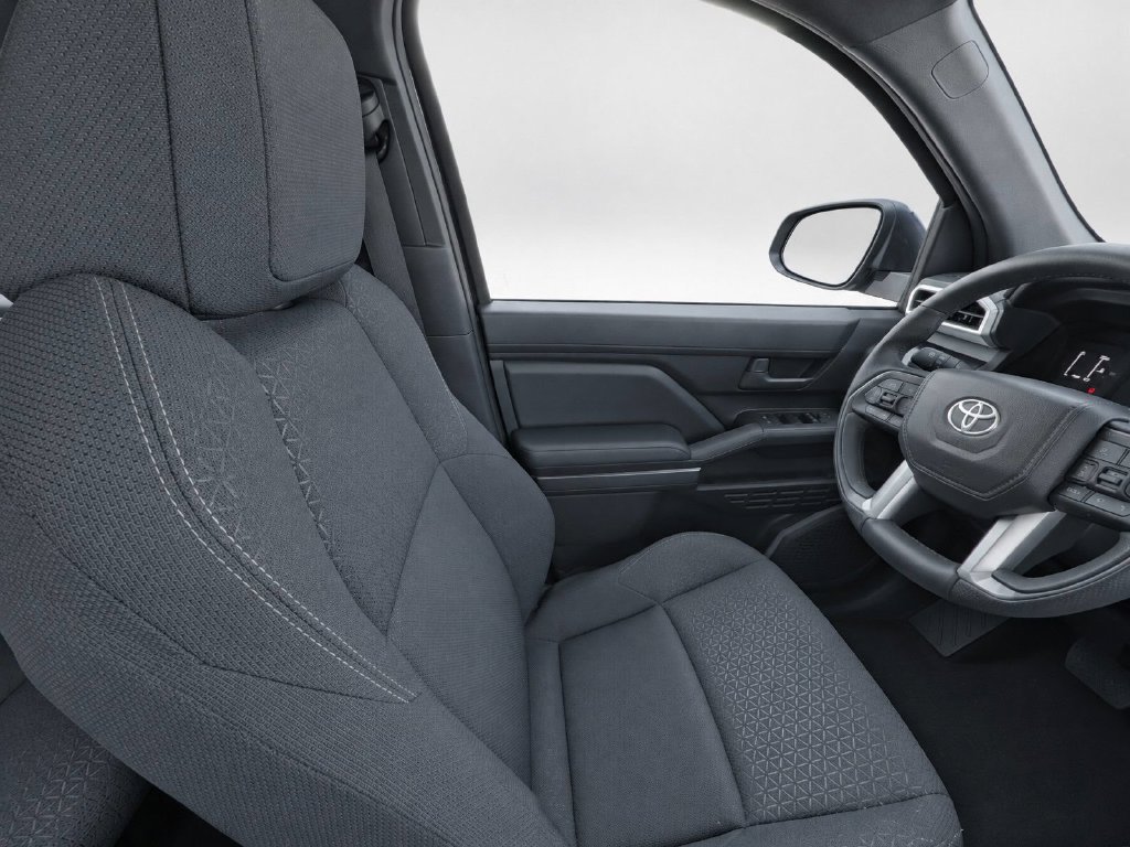 Used 2025 Toyota 4Runner SR5 AWD/4WD image 15