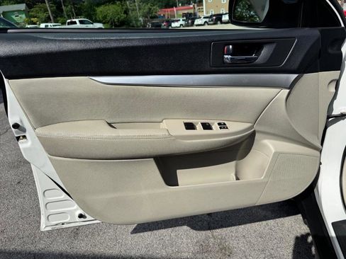 Used 2010 Subaru Outback 2.5i Premium image 11