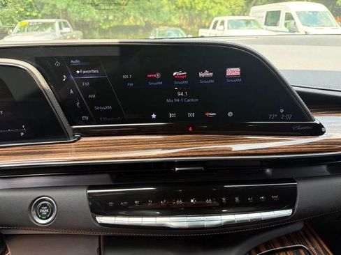 Used 2023 Cadillac Escalade Premium Luxury AWD/4WD image 13