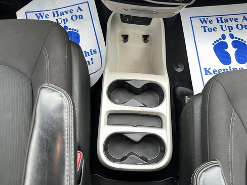 Used 2023 Chrysler Voyager LX image 15