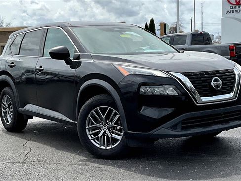 Used 2021 Nissan Rogue S image 2