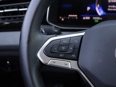 Used 2025 Volkswagen Jetta SE w/ Sunroof Package FWD image 12
