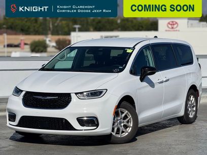 Used 2024 Chrysler Pacifica Touring-L