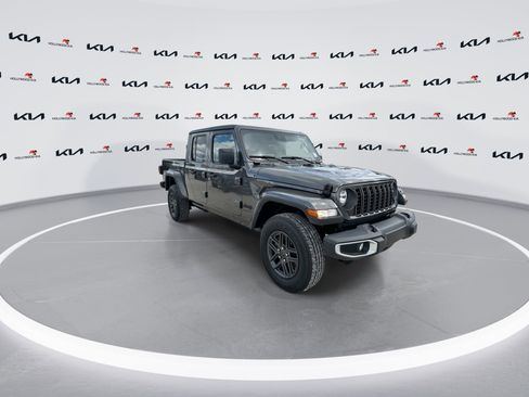 Used 2024 Jeep Gladiator Sport image 5