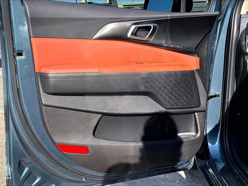 Certified 2025 Kia Carnival SX w/ SX Dark Edition Package image 20