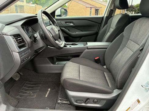 Used 2025 Nissan Rogue SV FWD image 24