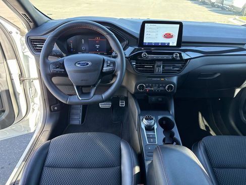 Used 2023 Ford Escape ST-Line Select image 18