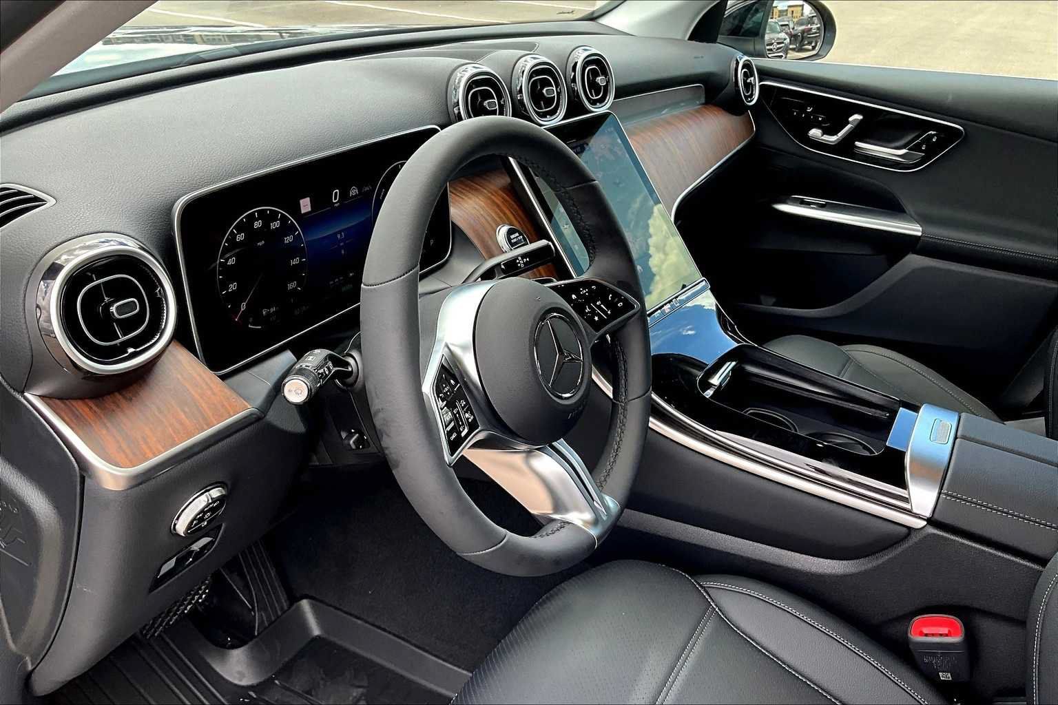 Used 2025 Mercedes-Benz GLC 350e 4MATIC image 8