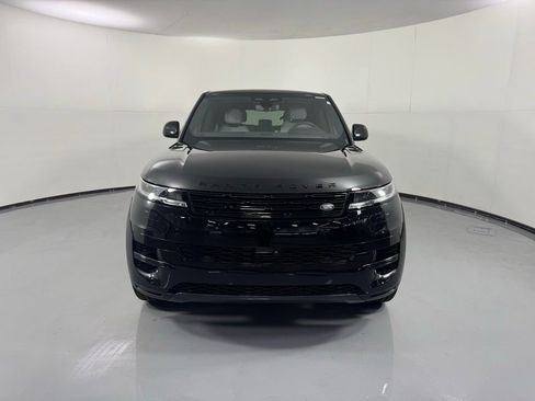 Used 2025 Land Rover Range Rover Sport SE image 2