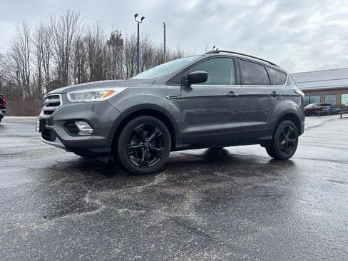 Used 2017 Ford Escape SE w/ Equipment Group 201A AWD/4WD image 3