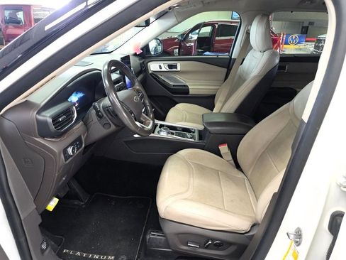 Used 2020 Ford Explorer Platinum w/ Premium Technology Package image 7