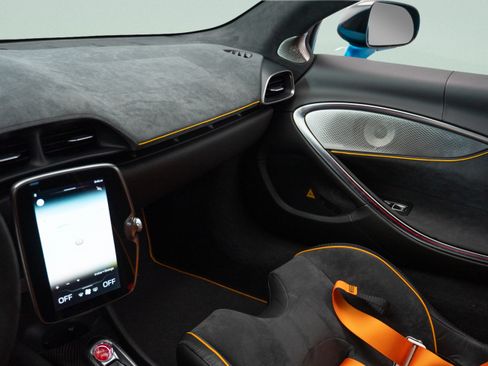 Used 2023 McLaren Artura RWD image 16