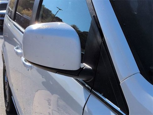 Certified 2019 Dodge Grand Caravan SXT image 11