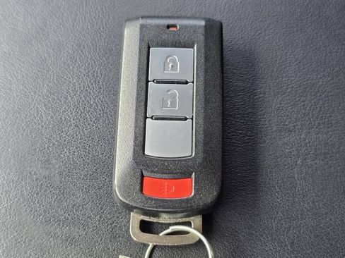 Used 2019 Mitsubishi Outlander SE FWD image 35
