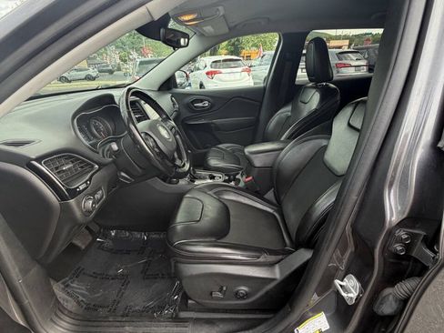Used 2021 Jeep Cherokee Latitude Plus AWD/4WD image 27