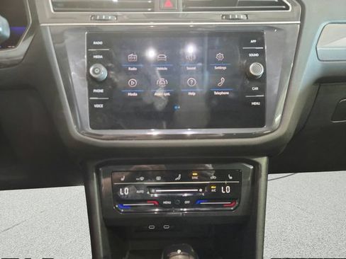 Used 2022 Volkswagen Tiguan SE FWD image 16
