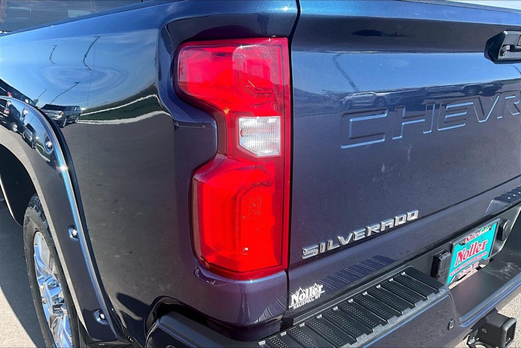 Used 2021 Chevrolet Silverado 3500 High Country AWD/4WD image 31