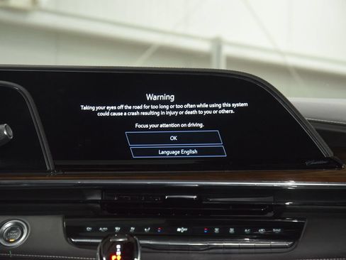 Used 2024 Cadillac Escalade ESV Premium Luxury Platinum AWD/4WD image 34
