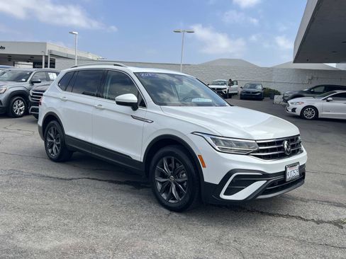 Certified 2023 Volkswagen Tiguan SE FWD image 28
