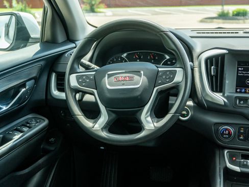 Used 2024 GMC Terrain SLE w/ Driver Convenience Package FWD image 21