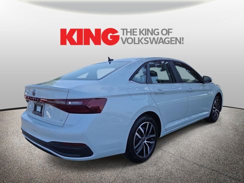 Used 2026 Volkswagen Jetta SE FWD image 3