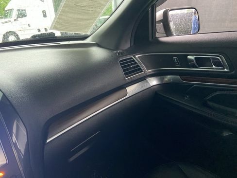Used 2019 Ford Explorer Limited w/ Ford Safe & Smart Package FWD image 26