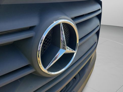 Used 2025 Mercedes-Benz Sprinter 2500 image 32