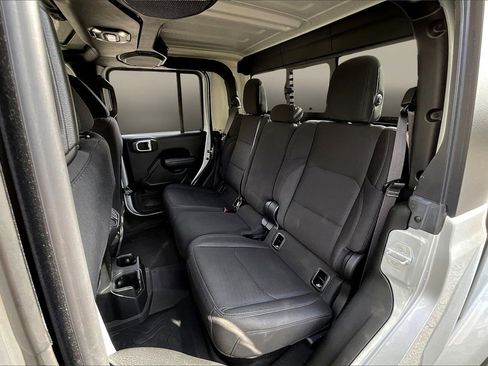 Certified 2022 Jeep Gladiator Willys image 20
