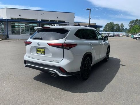 Used 2023 Toyota Highlander XSE AWD/4WD image 7