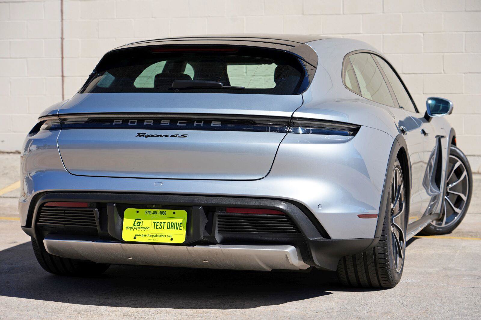 Used 2022 Porsche Taycan 4S AWD/4WD image 4