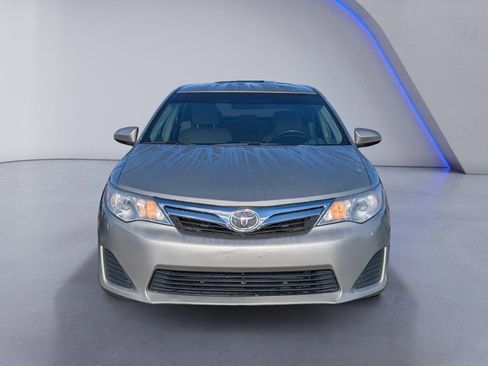 Used 2014 Toyota Camry LE image 3