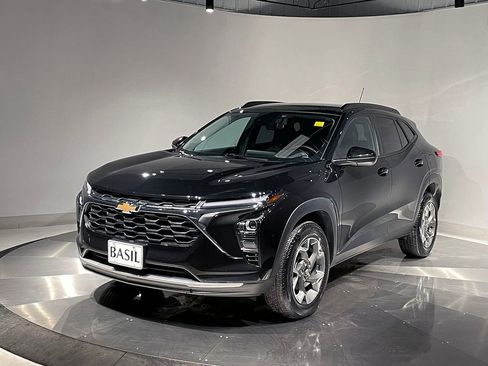 Used 2024 Chevrolet Trax LT w/ Driver Confidence Package image 8