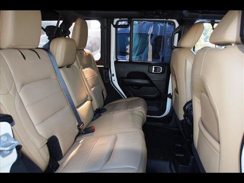 Used 2018 Jeep Wrangler Unlimited Sahara image 17