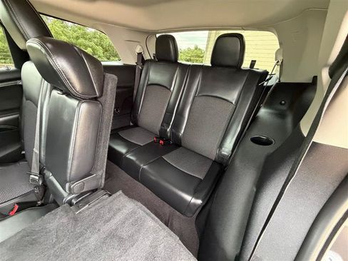 Used 2019 Dodge Journey Crossroad w/ Nav & Sun Group FWD image 30