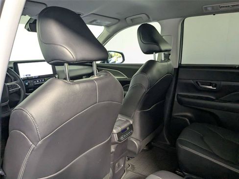 Certified 2024 Toyota Grand Highlander FWD image 36