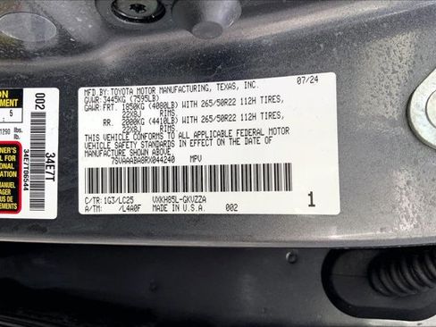 Used 2024 Toyota Sequoia Capstone AWD/4WD image 34