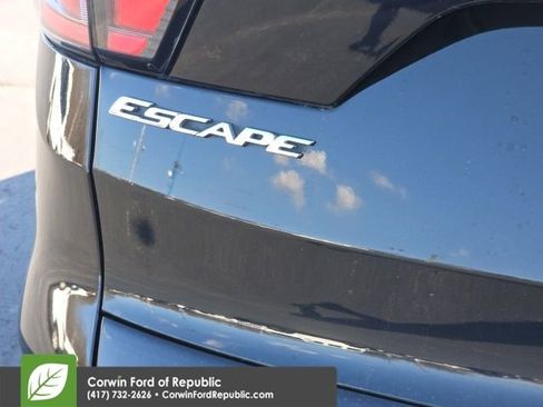 Used 2017 Ford Escape S image 10
