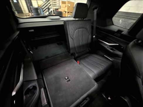 Used 2023 BMW X7 xDrive40i w/ Dynamic Handling Package AWD/4WD image 30